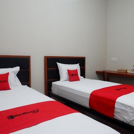 Отель Reddoorz Near Kampus Ump Purwokerto 2 Sumbang Экстерьер фото