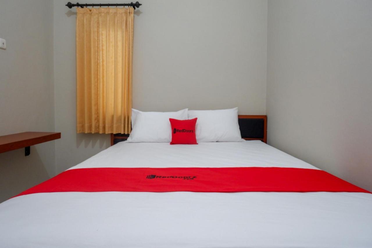 Отель Reddoorz Near Kampus Ump Purwokerto 2 Sumbang Экстерьер фото