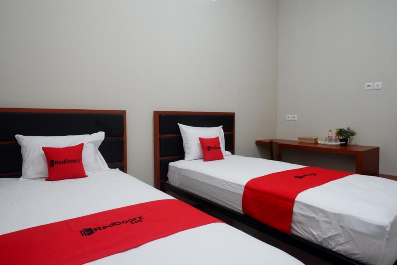 Отель Reddoorz Near Kampus Ump Purwokerto 2 Sumbang Экстерьер фото
