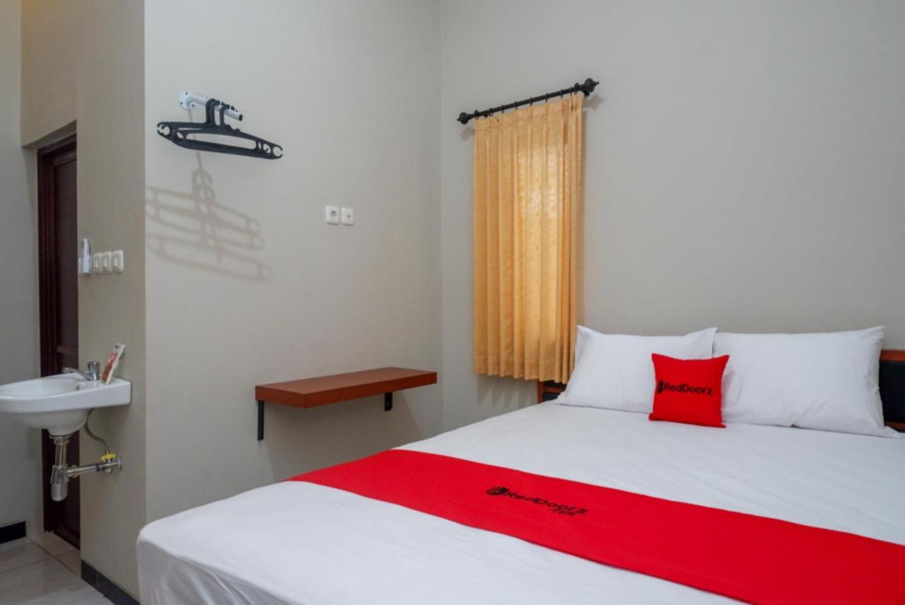 Отель Reddoorz Near Kampus Ump Purwokerto 2 Sumbang Экстерьер фото