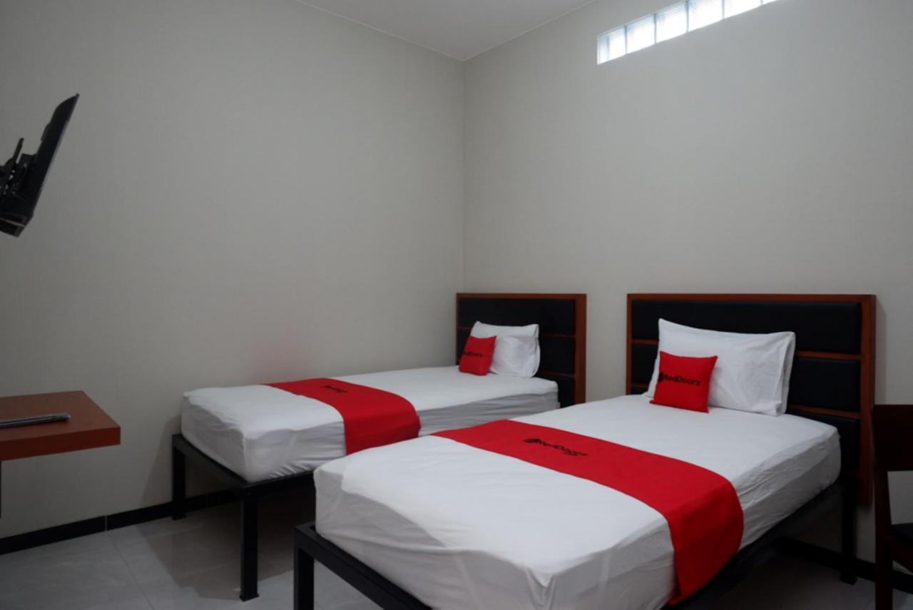 Отель Reddoorz Near Kampus Ump Purwokerto 2 Sumbang Экстерьер фото