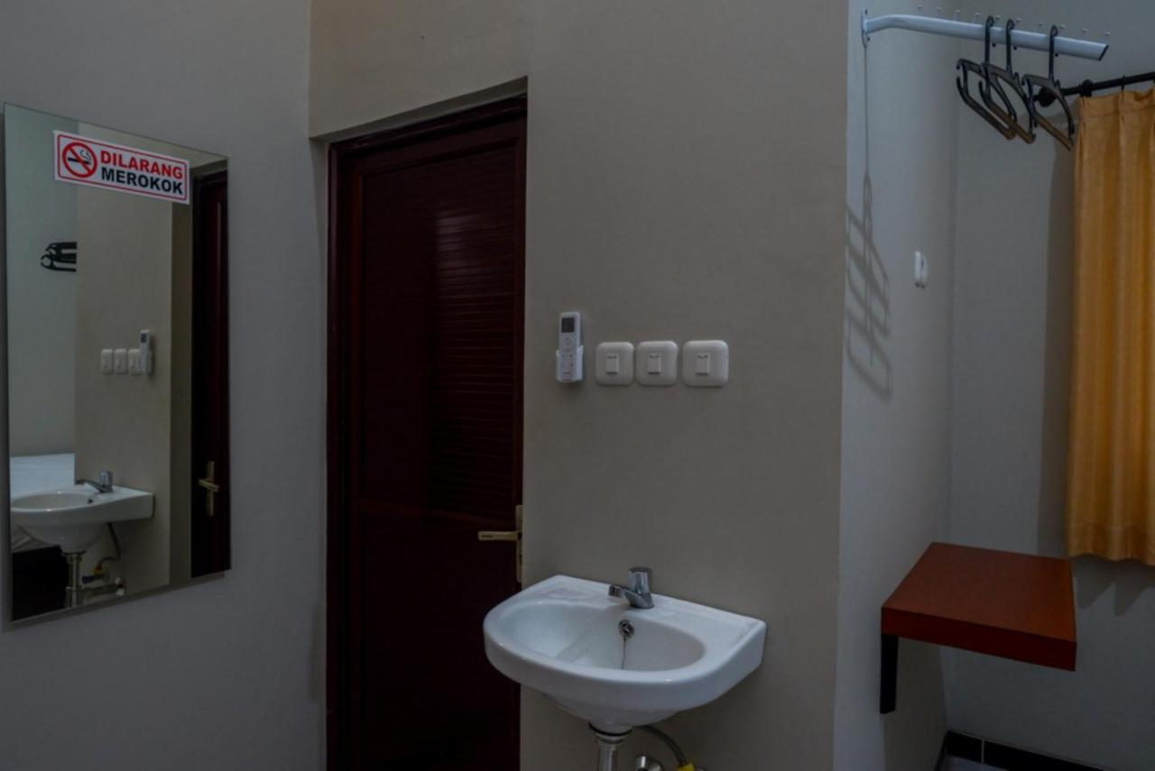 Отель Reddoorz Near Kampus Ump Purwokerto 2 Sumbang Экстерьер фото