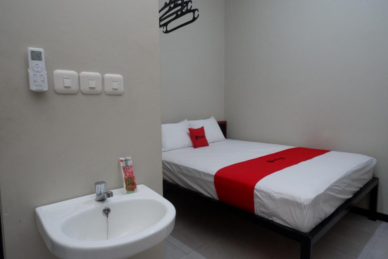Отель Reddoorz Near Kampus Ump Purwokerto 2 Sumbang Экстерьер фото