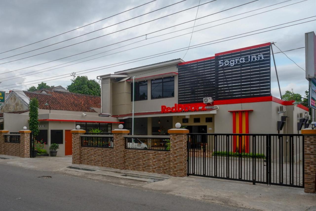 Отель Reddoorz Near Kampus Ump Purwokerto 2 Sumbang Экстерьер фото