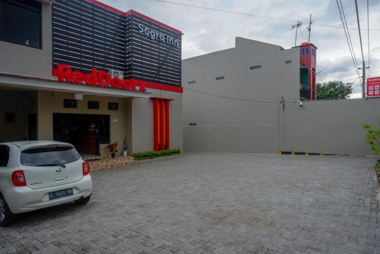 Отель Reddoorz Near Kampus Ump Purwokerto 2 Sumbang Экстерьер фото