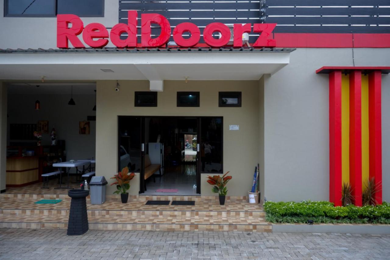 Отель Reddoorz Near Kampus Ump Purwokerto 2 Sumbang Экстерьер фото
