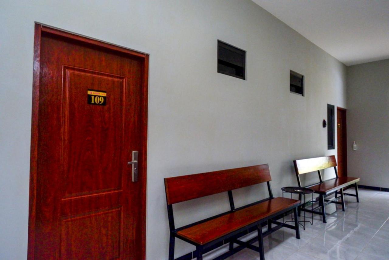 Отель Reddoorz Near Kampus Ump Purwokerto 2 Sumbang Экстерьер фото