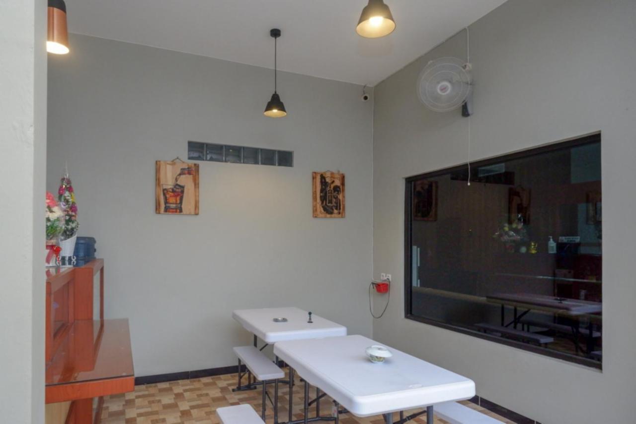 Отель Reddoorz Near Kampus Ump Purwokerto 2 Sumbang Экстерьер фото